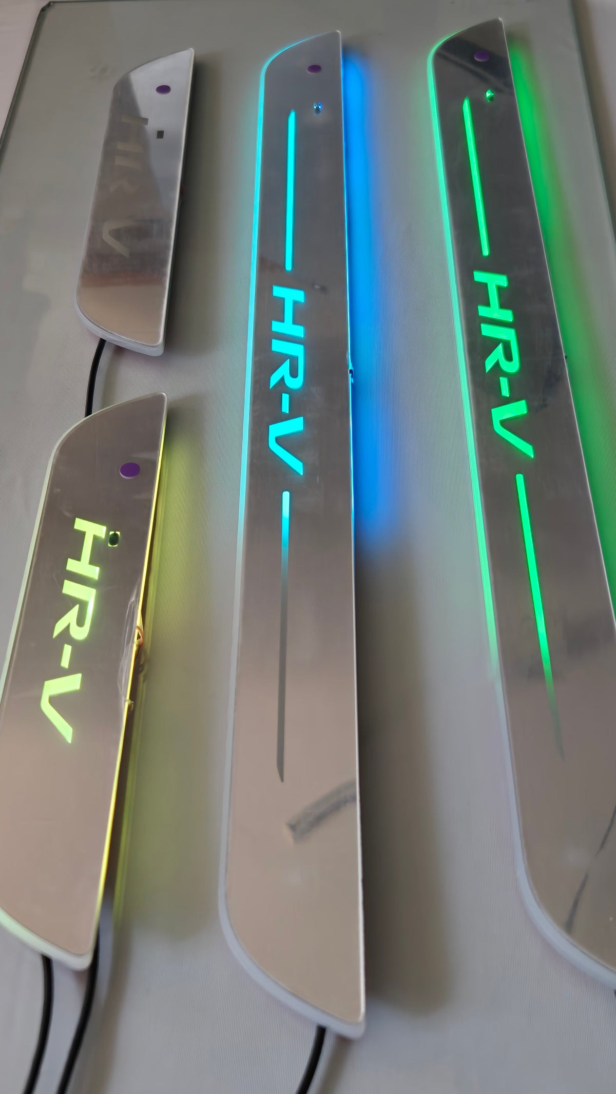 Moldura Iluminada Logo HR-V - Acrilonitrilo butadieno estireno (ABS) - Moldura led