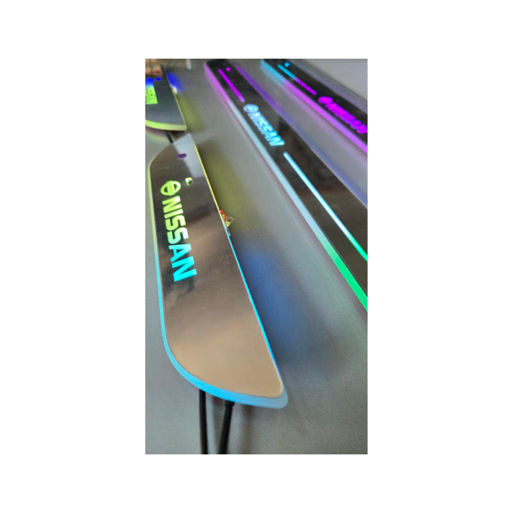 Moldura Iluminada Logo Nissan - Acrilonitrilo butadieno estireno (ABS) - Moldura led