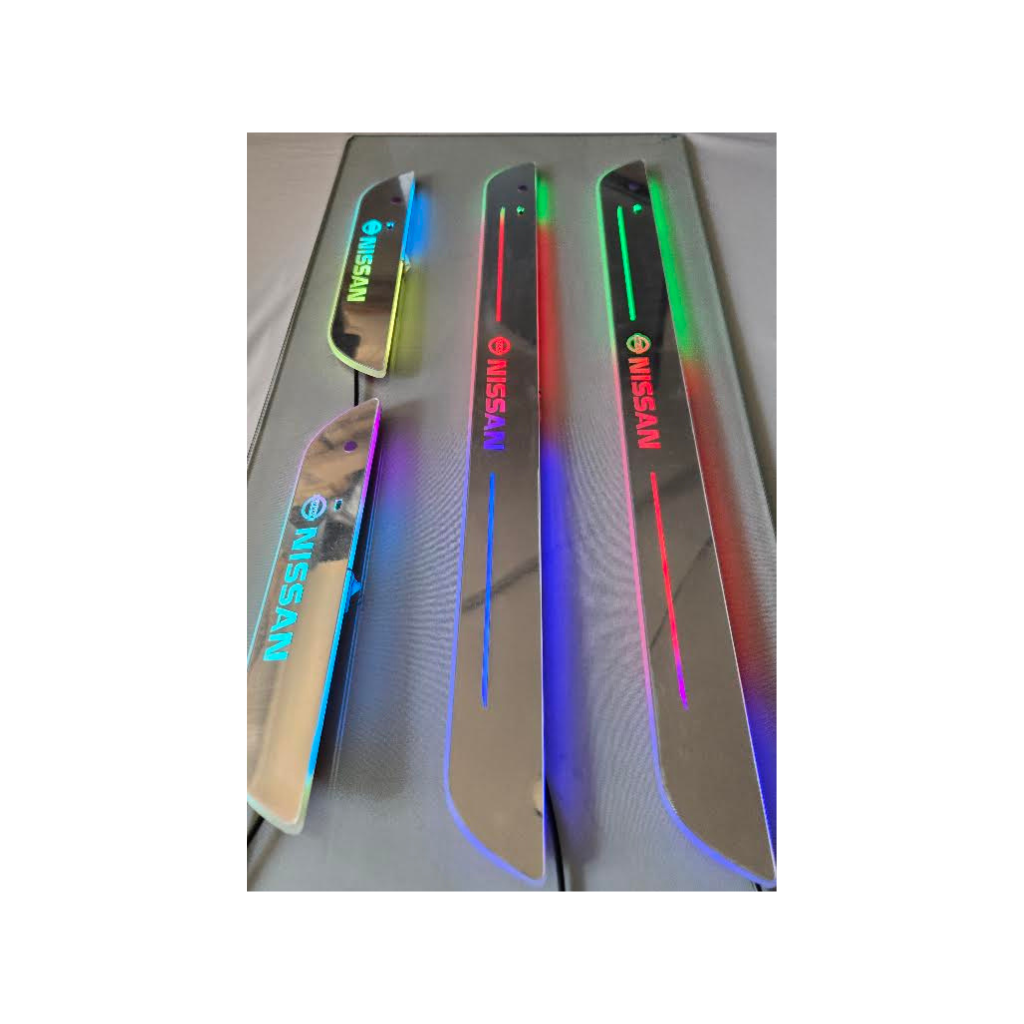 Moldura Iluminada Logo Nissan - Acrilonitrilo butadieno estireno (ABS) - Moldura led